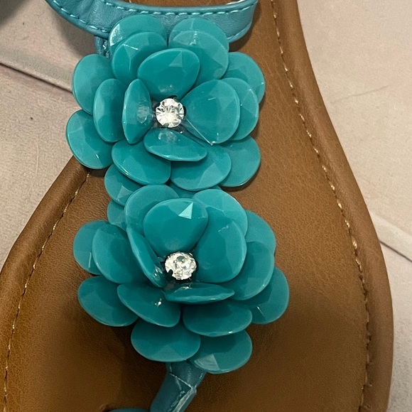 NWOT SO Sandals - Picture 7 of 7